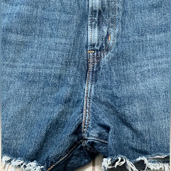 Levi's Women's Blue Denim High Waisted Mom Shorts - Picture 4 of 12